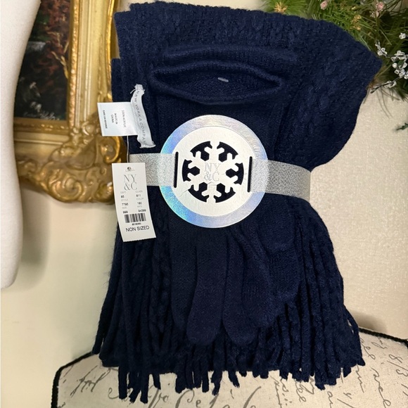 New York & Company Blue Knitted Scarf with Fringe Glove Set NWT‼️FINAL SALE - Picture 3 of 4